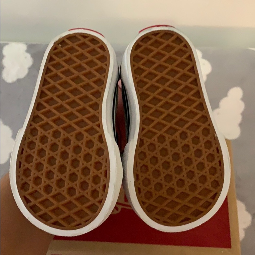 Vans - Picture 3 of 4